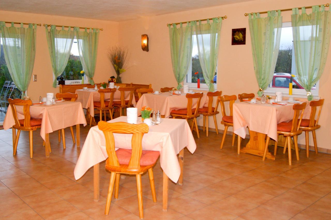 Hotel Schonunger Bucht Waigolshausen Bagian luar foto