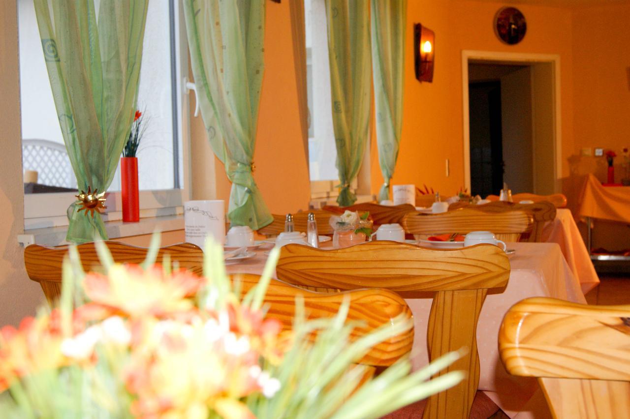 Hotel Schonunger Bucht Waigolshausen Bagian luar foto