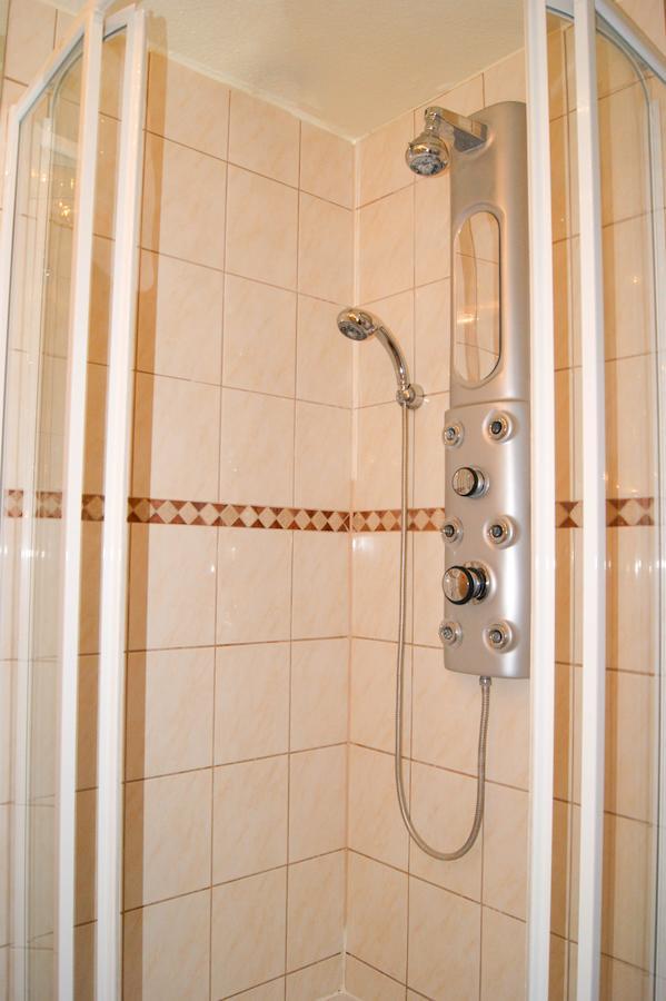 Hotel Schonunger Bucht Waigolshausen Ruang foto