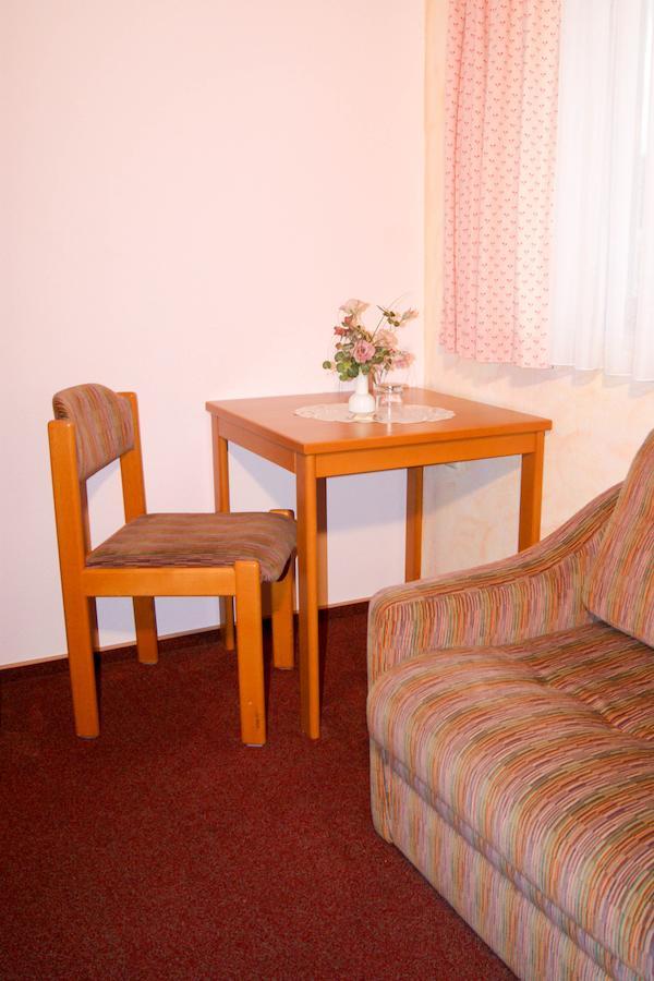 Hotel Schonunger Bucht Waigolshausen Ruang foto