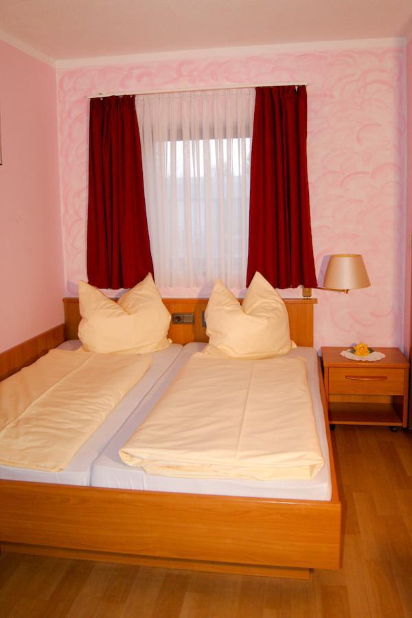 Hotel Schonunger Bucht Waigolshausen Ruang foto