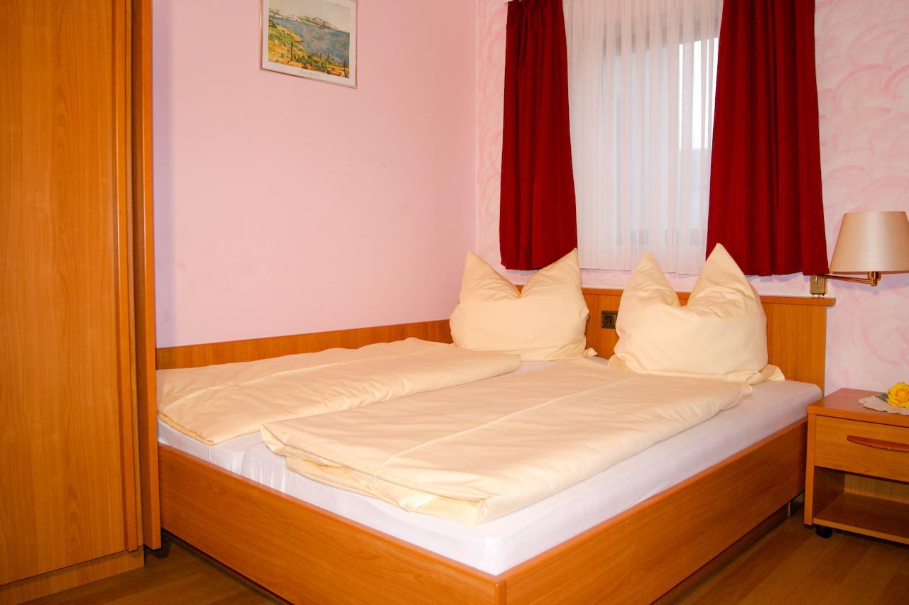 Hotel Schonunger Bucht Waigolshausen Ruang foto